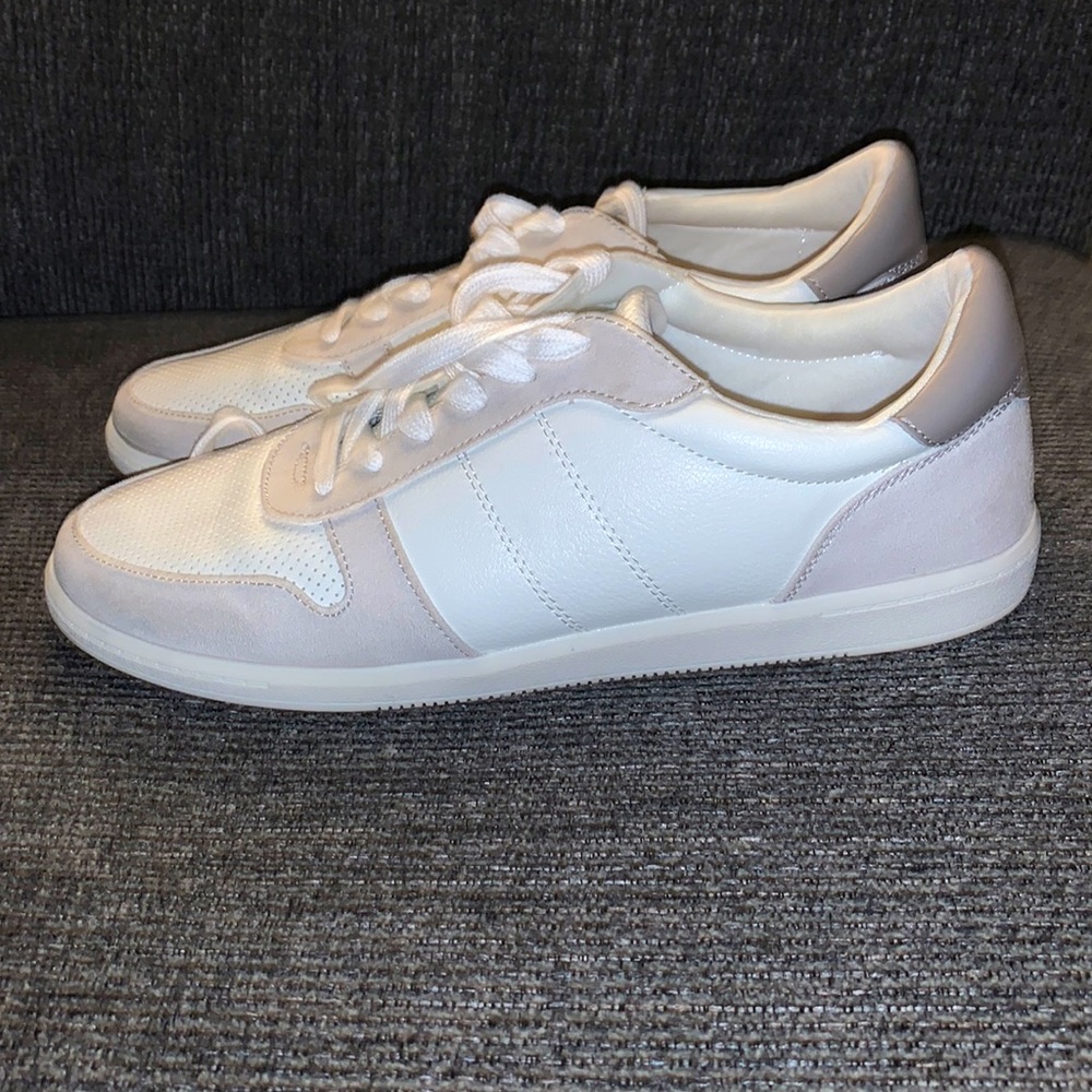 A New Day mens casual shoe. Size 11. Like new!!